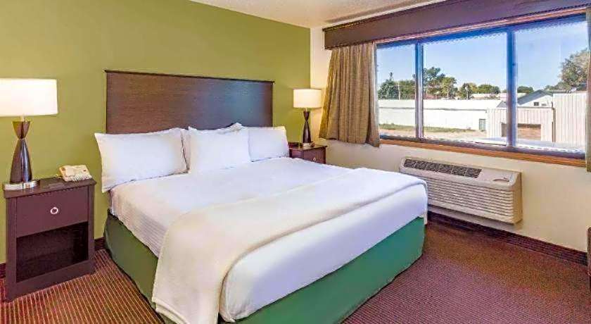 AmericInn by Wyndham Hampton