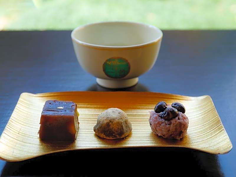 Nakanobo Zuien (Adult Only)