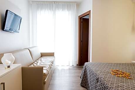 Deluxe Double or Twin Room with Sea View