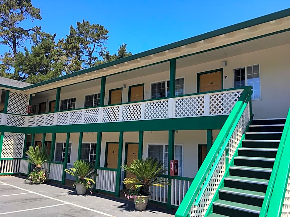 Monterey Pines Inn