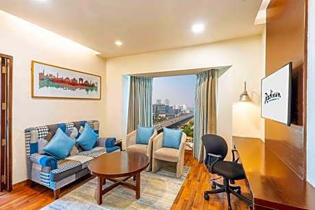Suite with 20% discount on food and soft beverages, Laundry and liquor and spa, late check out until 3 hrs (subject to availability), INR 500 credit, Complimentary Access to Club Lounge (5 PM - 7 PM) one mug of freshly brewed beer during the stay (330 ml)