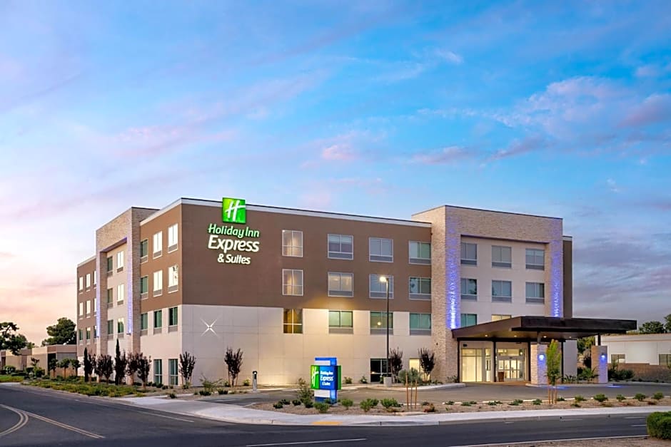 Holiday Inn Express & Suites Fresno Airport By IHG
