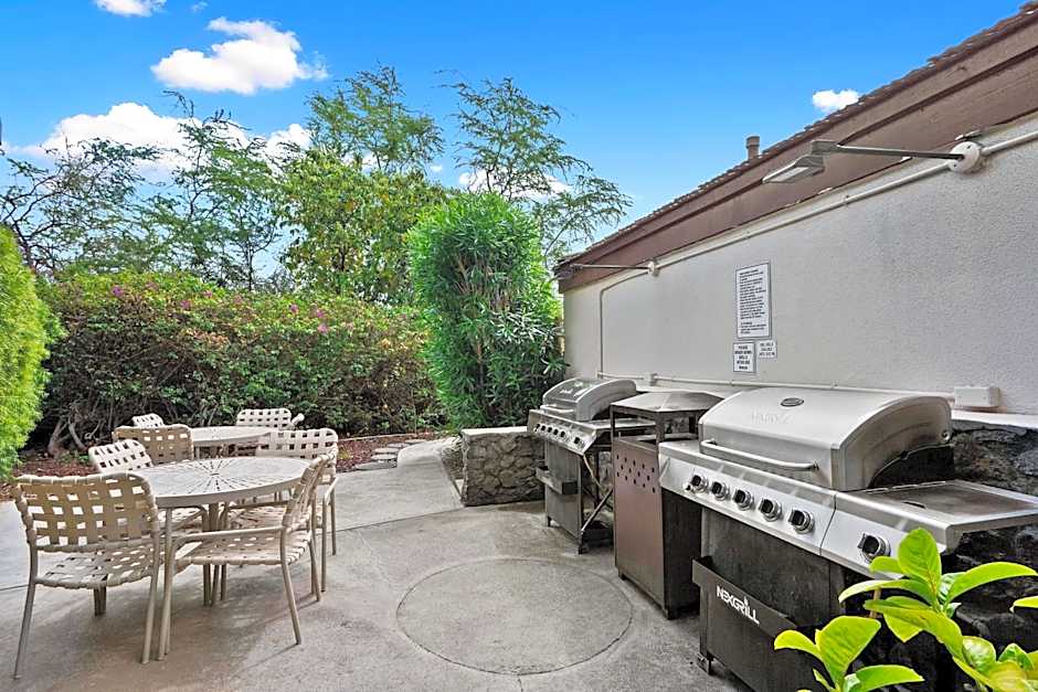 Prime Location! Walk to Beach, Shops & Dining!