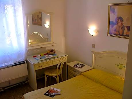 Double Room with shared bathroom room