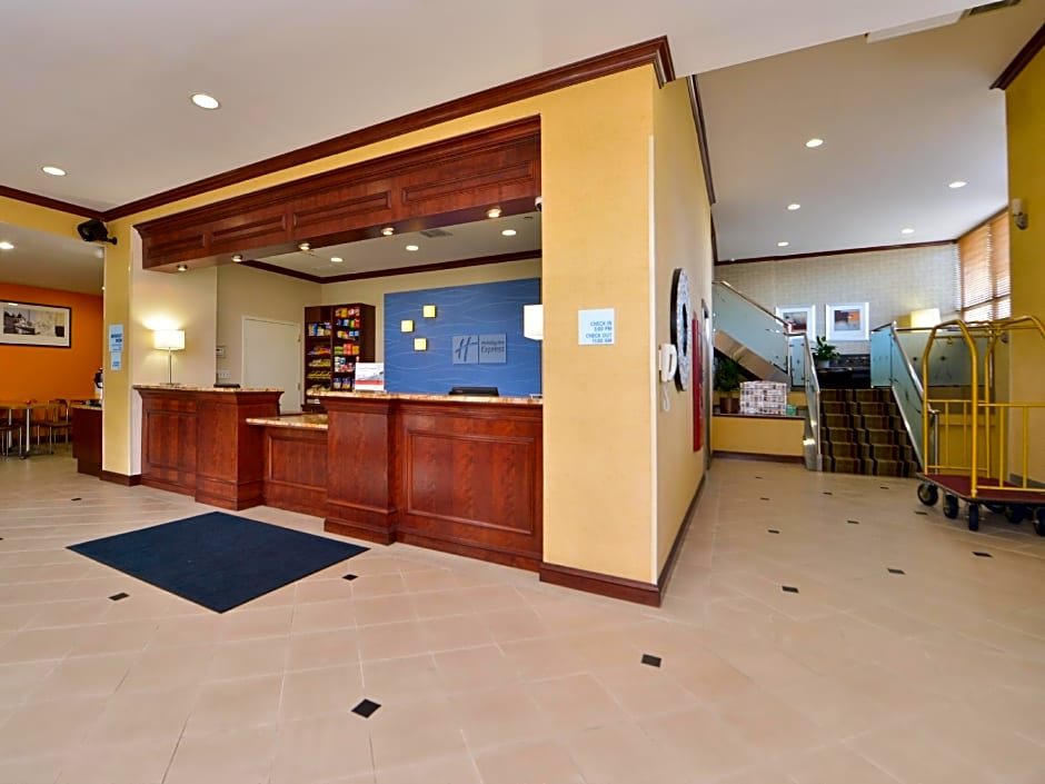 Holiday Inn Express LaGuardia Airport By IHG