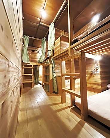 Bed in 6-Bed Mixed Dormitory Room