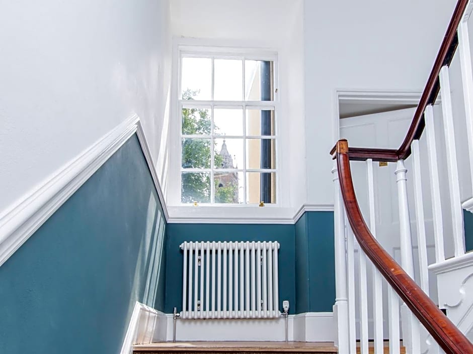 3 Berkeley Square Guesthouse