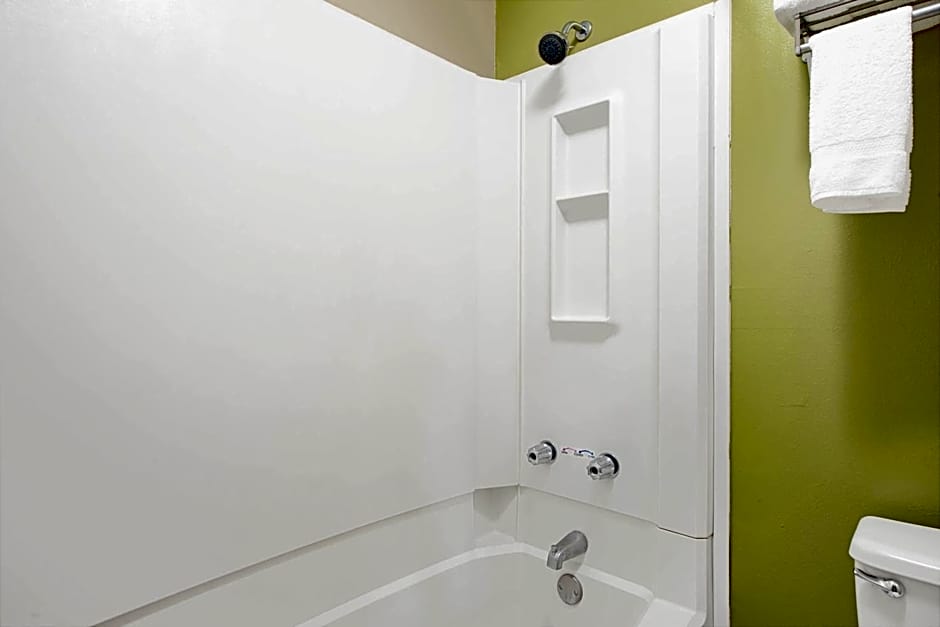 Super 8 by Wyndham Eureka/Six Flags Nearby