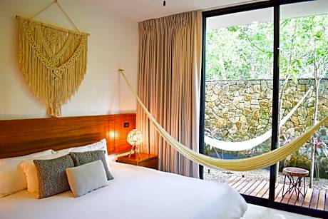 Deck Garden Pool 1 Bedroom