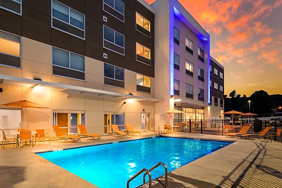 Holiday Inn Express and Suites Asheboro By IHG
