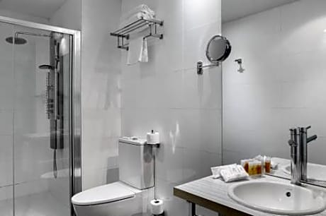 Quadruple Room (4 Adults)