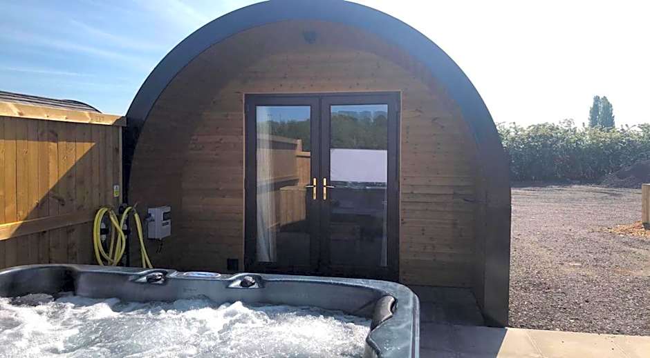 Superior Glamping Pod with Hot Tub