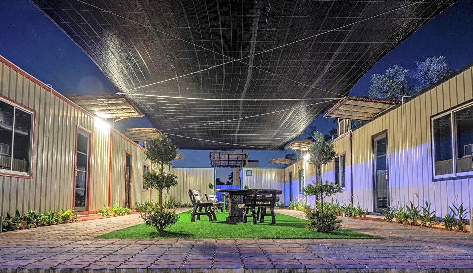 OYO 44099 Tt Dorf Hotel