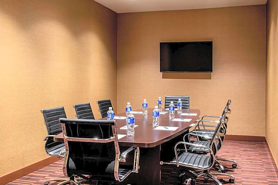 Four Points by Sheraton Grande Prairie