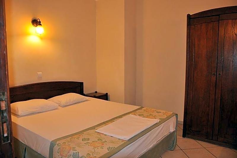 Club Turquoise Apart