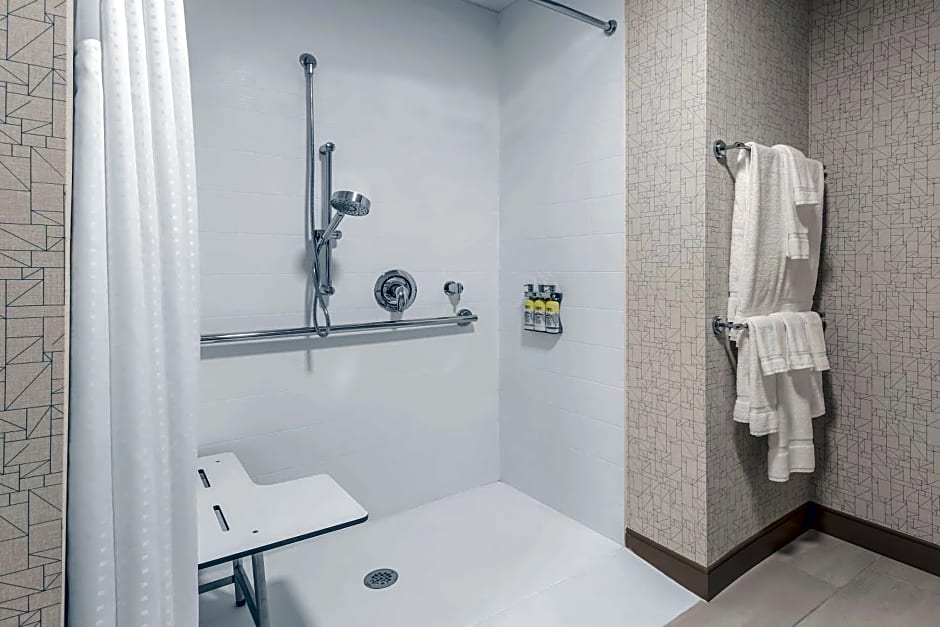 Holiday Inn Express & Suites Chicago OHare Airport, an IHG Hotel By IHG
