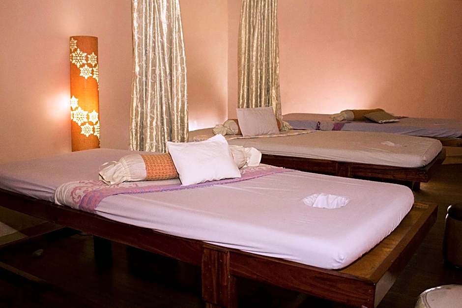 Crown Royale Hotel