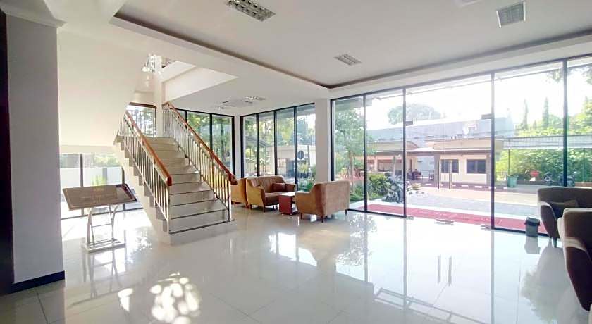 Urbanview Wisma Wirasatya Akpol Semarang by RedDoorz
