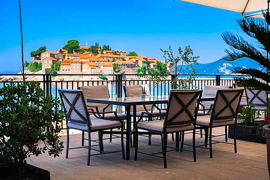 Hotel California by Aycon