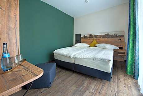 Deluxe Twin Room with Balcony