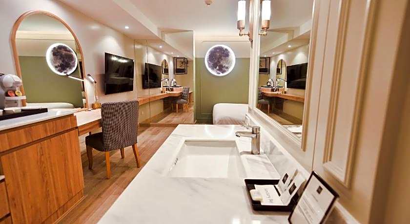 Thee Bangkok Hotel by TH District