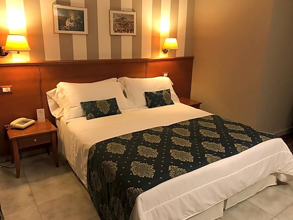 Foto 1 dari 5 — 1 Double Bed or 2 Beds