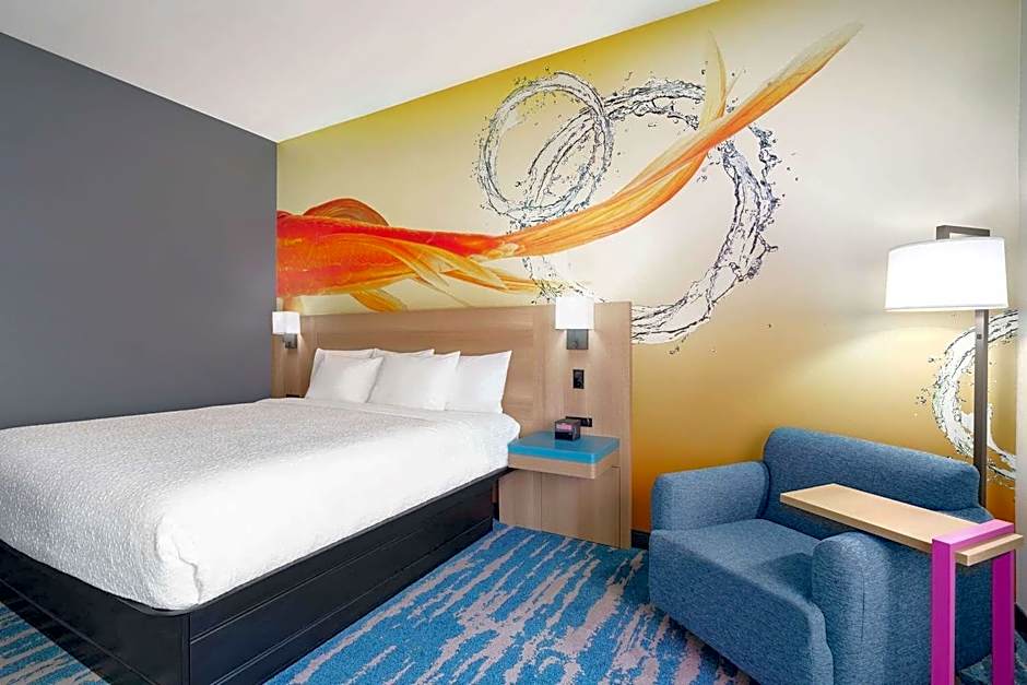 La Quinta Inn & Suites by Wyndham San Antonio Seaworld LAFB