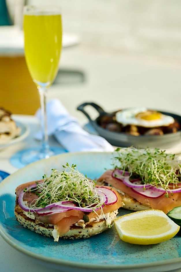 Inn at the Pier Pismo Beach, Curio Collection by Hilton