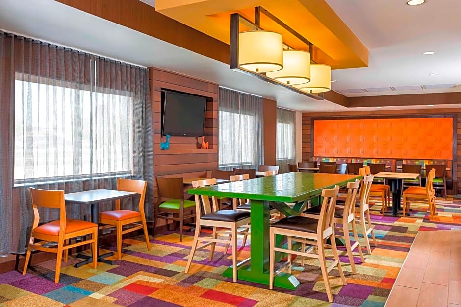 Fairfield Inn & Suites Holland