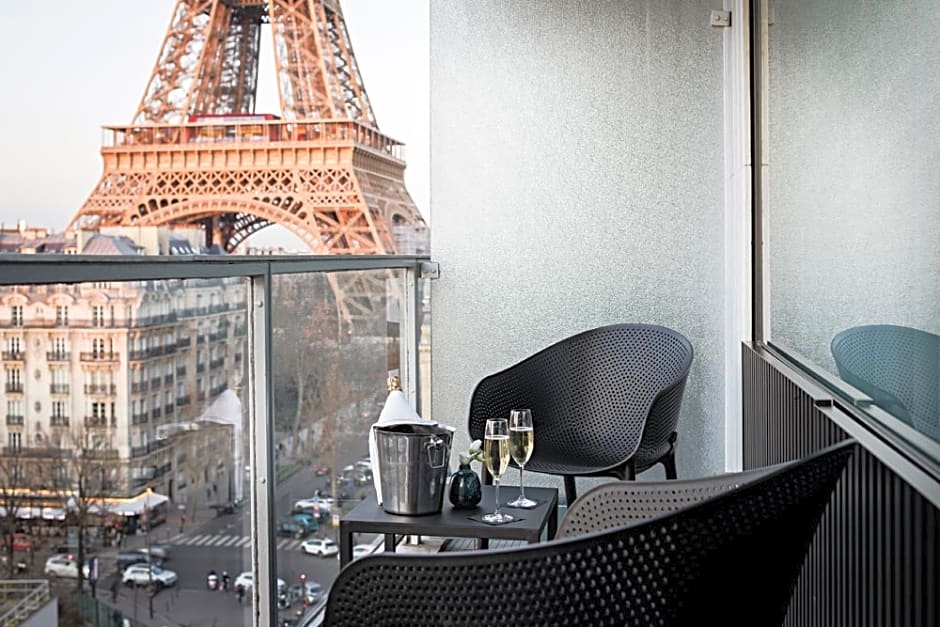 Photo 1 of 10 of Deluxe Multiple Beds, Eiffel Tower View, Balcony, High Floor
