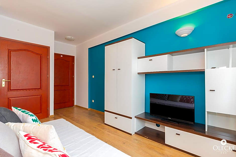 OLECKI Holiday House