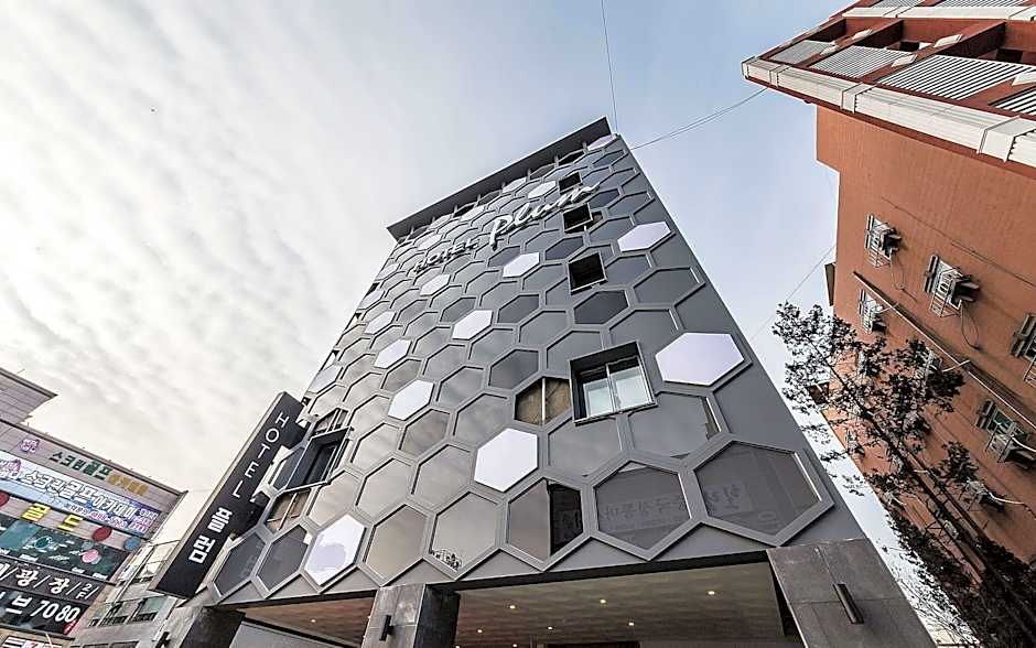 Plum Hotel
