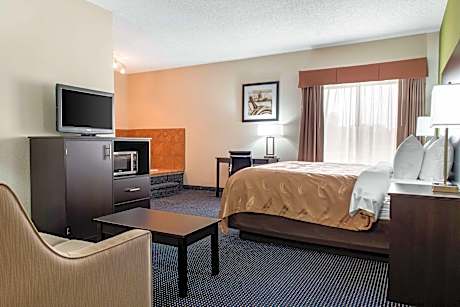 1 King Bed Suite Nonsmoking