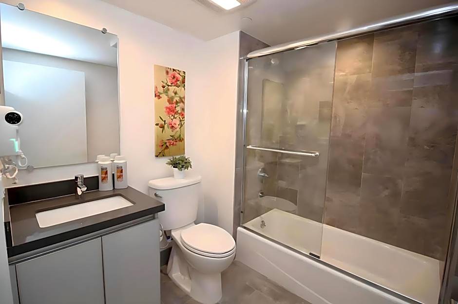 Los Angeles Premium Suites with Free Parking