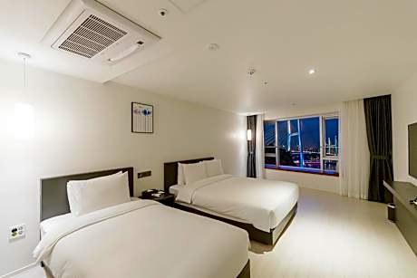 Twin Ocean Bridge View