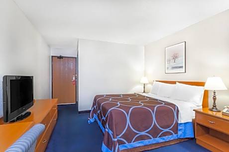 1 Queen Bed, Mobility Accessible Room, Non-Smoking