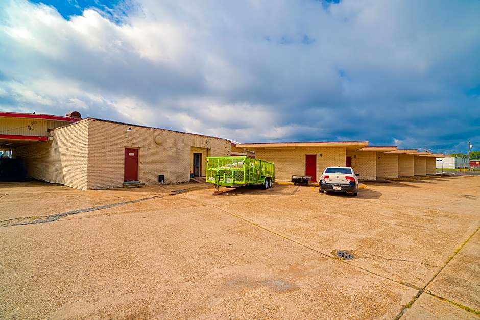 Town & Country Motel Bossier City by OYO – Bossier City, LA