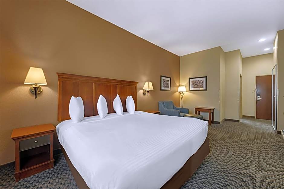 Best Western Plus Shamrock Inn & Suites