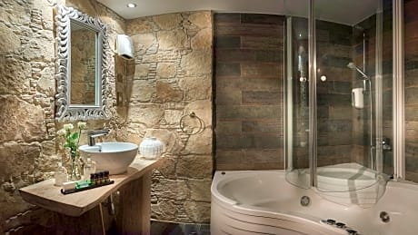 Anogeio Luxury Suite