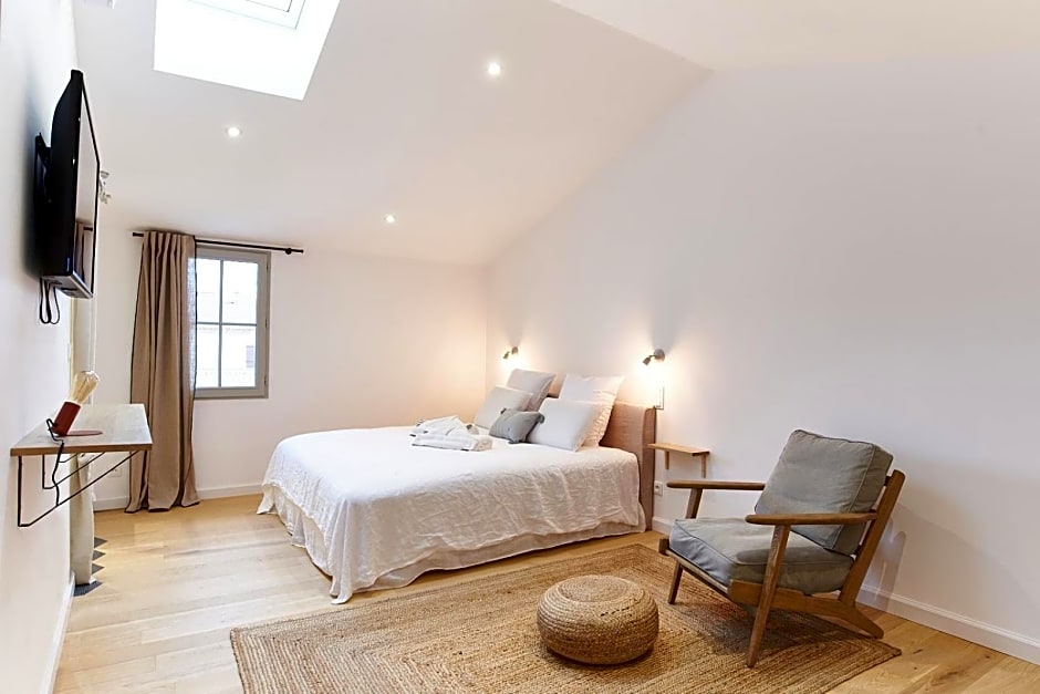 Maison 1634 - Parking, petit-dejeuner compris, proche centre, climatisation, piscine