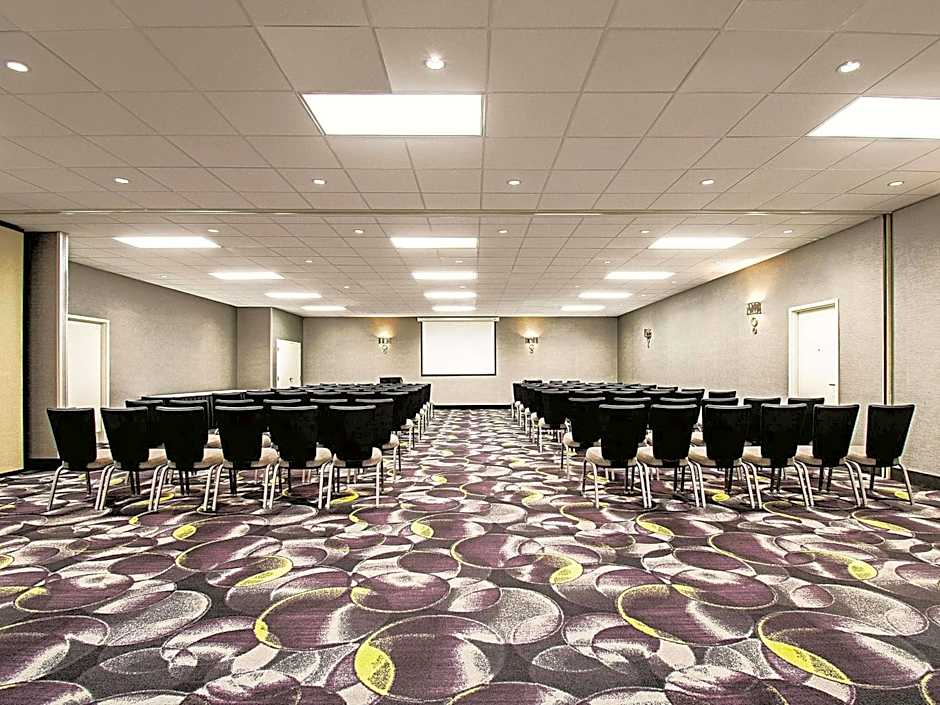 La Quinta Inn & Suites by Wyndham Cincinnati Sharonville