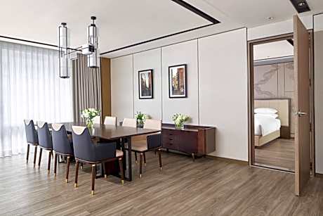 Presidential King Suite - M Club Lounge Access