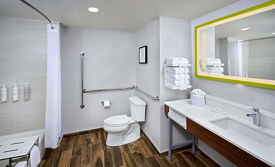 Hampton Inn By Hilton & Suites Windsor, On