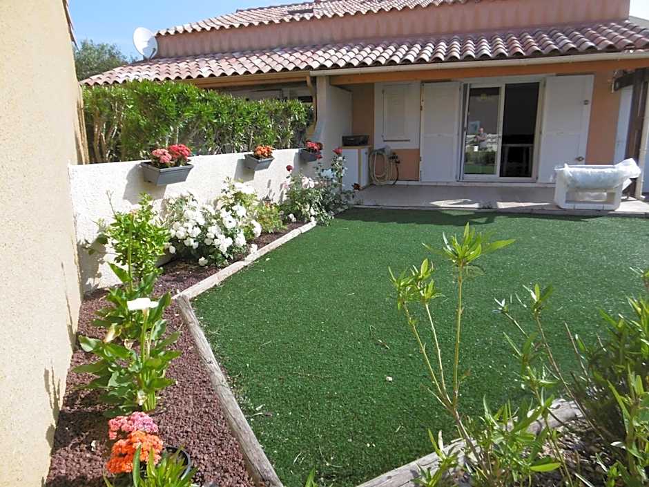 HOLIDAYLAND BAIE DES OLIVIERS VILLA 36m2 1chambre fermée 6 couchages ou VILLA 41M2 2chambres fermées 7 couchages