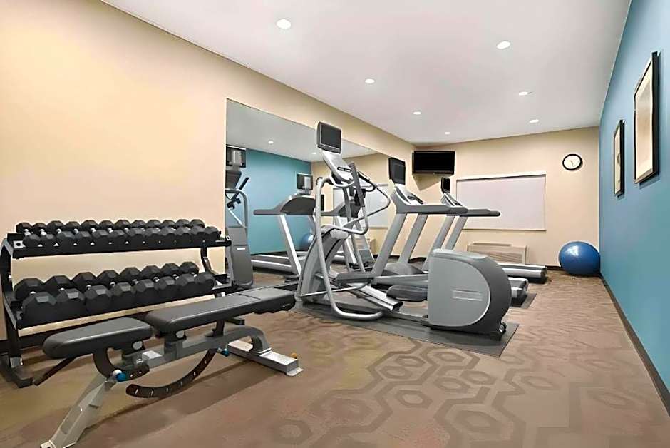 Dubuque Inn and Suites