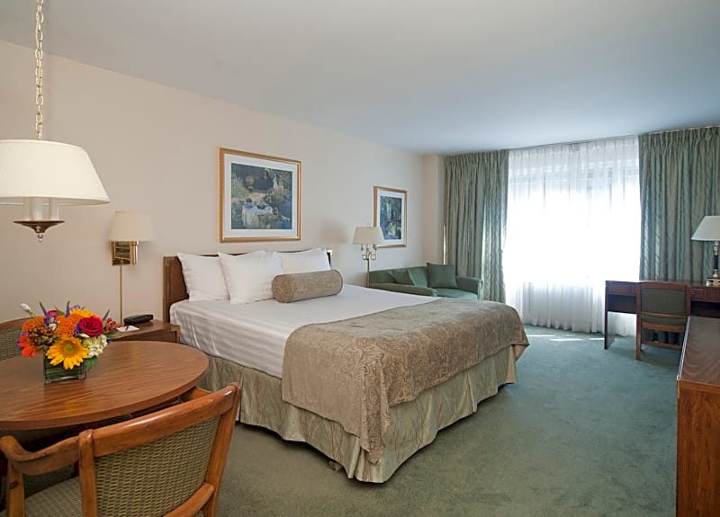Murray Hill East Suites