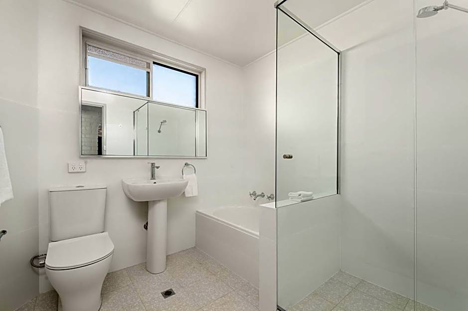 Dutchies Motel Nelson Bay & Dutchmans Beach Apartments