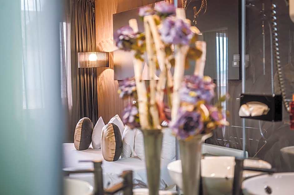 Plaza V Executive Hotel