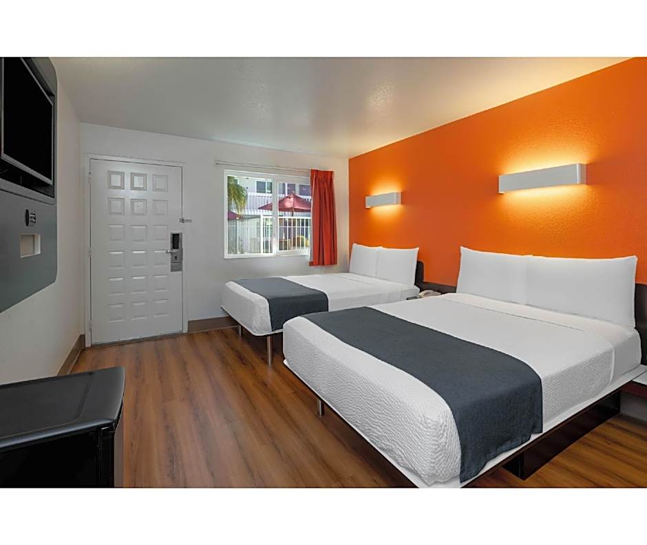 Motel 6 Santa Barbara - Carpinteria South