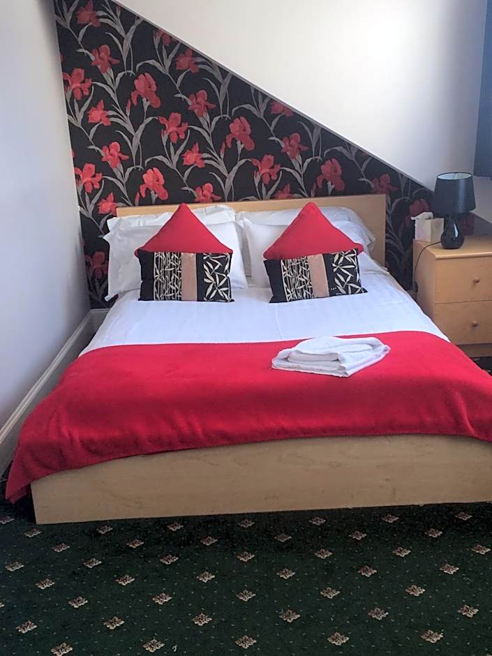 Foto 1 di 6 di Standard Single Room with Shared Bathroom and Sea View